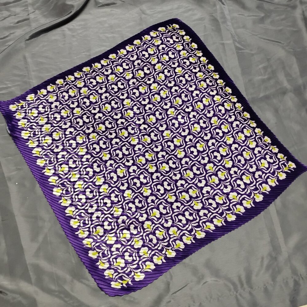❤️GALERIES LAFAYETTE Paris Pleated Purple Lime  White 100% Silk Scarf